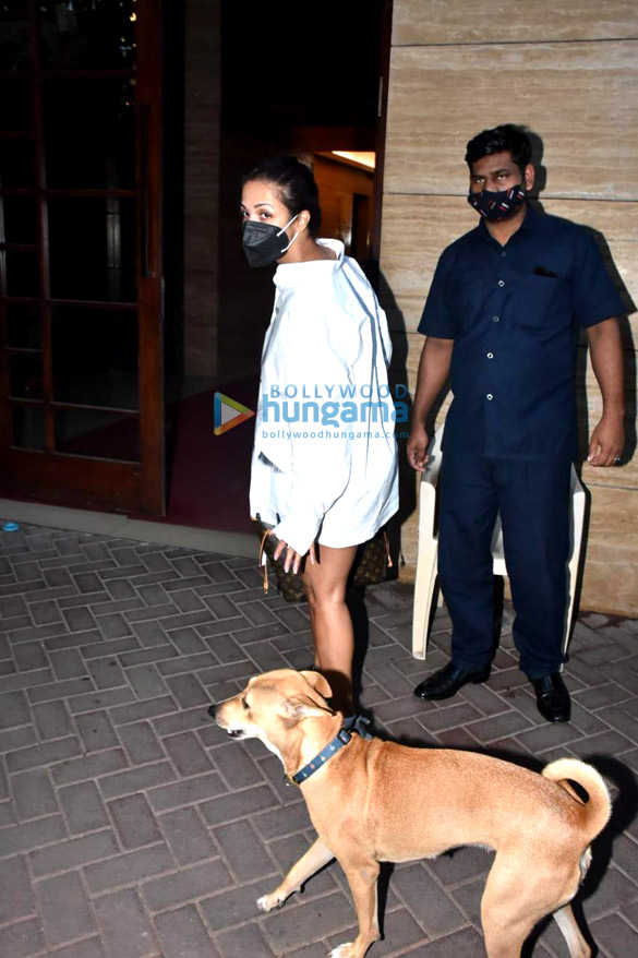 photos malaika arora snapped in bandra 4 7