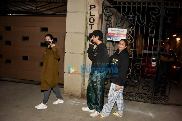 photos malaika arora with son arhaan khan and amrita arora spotted at their moms house in bandra 5
