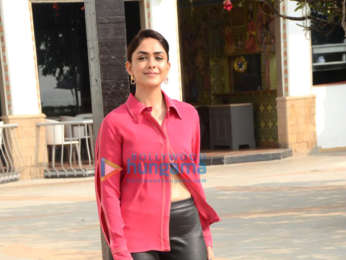 Photos: Mrunal Thakur spotted promoting her film Jersey at Sun n Sand in Juhu