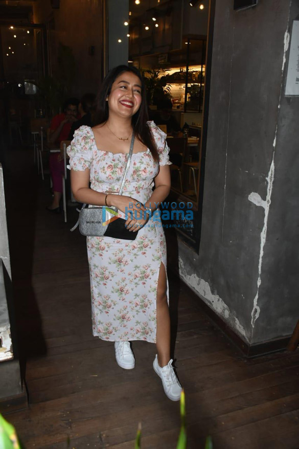 photos neha kakkar snapped in juhu 1