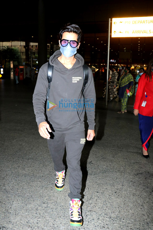 photos nora fatehi zareen khan and farhan akhtar snapped at the airport 7