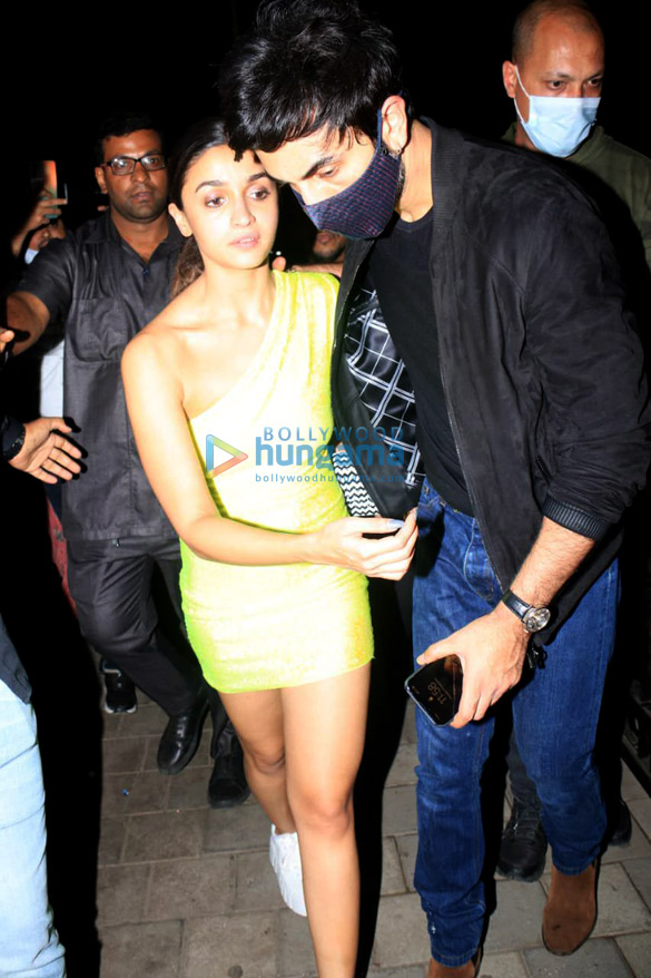Photos: Ranbir Kapoor, Alia Bhatt and others snapped at Estella in Juhu Photos: Ranbir Kapoor, Alia Bhatt and others snapped at Estella in Juhu
