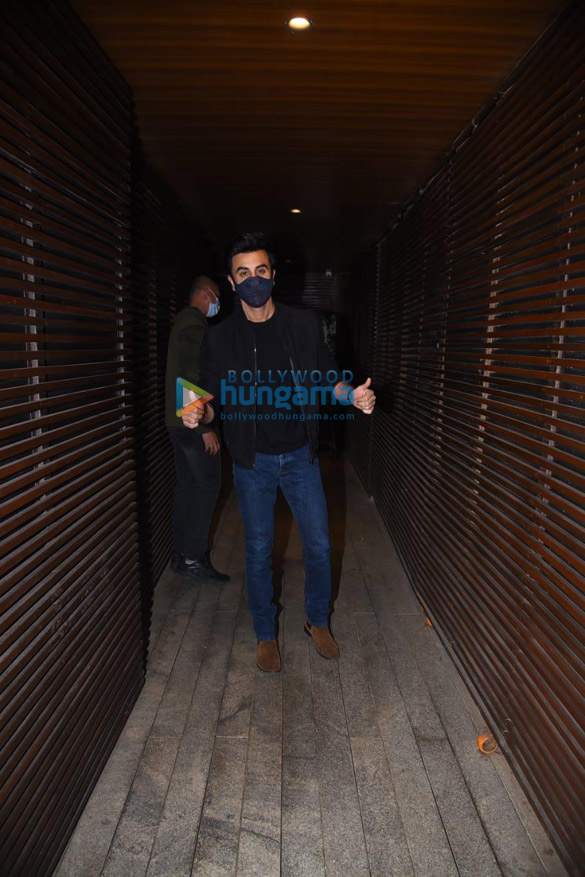 photos ranbir kapoor snapped at estella in juhu 3