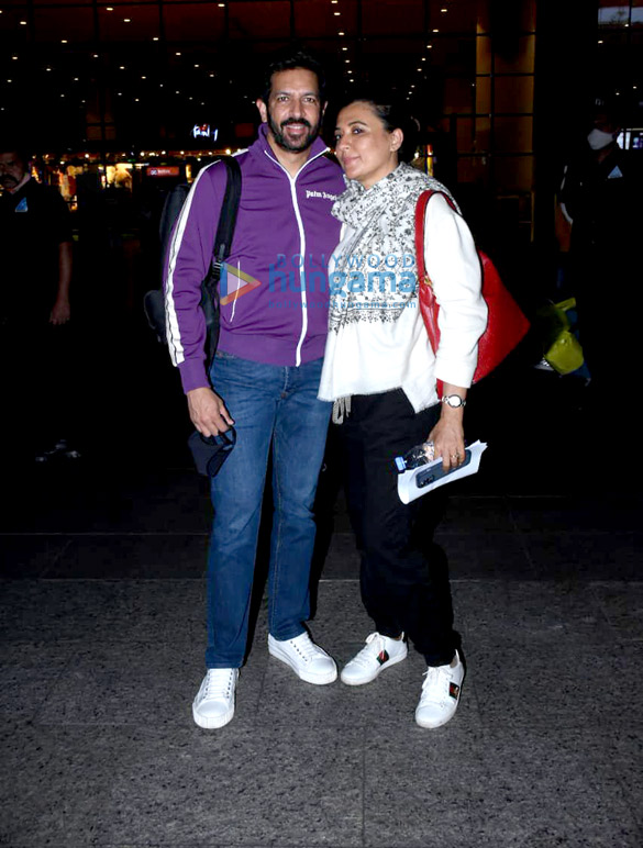 photos ranveer singh deepika padukone and others snapped at the airport 4