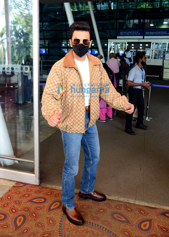 photos ranveer singh and jr ntr spotted at the airport 1