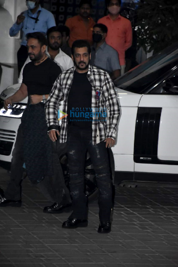 photos salman khan shilpa shetty and anil kapoor snapped at kalina airport 1
