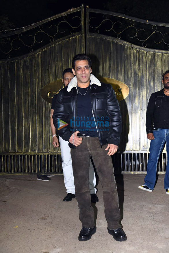 photos salman khan celebrates his birthday with media at his panvel farmhouse 2 2