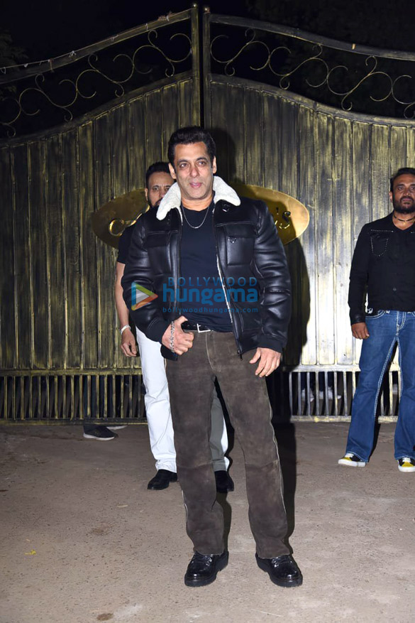 photos salman khan celebrates his birthday with media at his panvel farmhouse 8 2