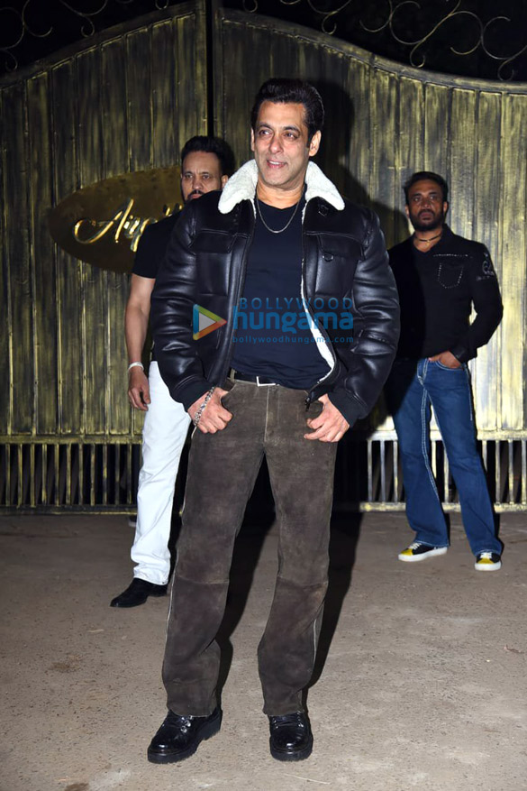photos salman khan celebrates his birthday with media at his panvel farmhouse 9 2