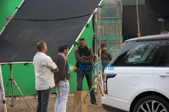 Photos: Sanjay Dutt spotted at shoot location in Bandra Photos: Sanjay Dutt spotted at shoot location in Bandra