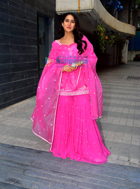 photos sara ali khan snapped promoting her film atrangi re 4