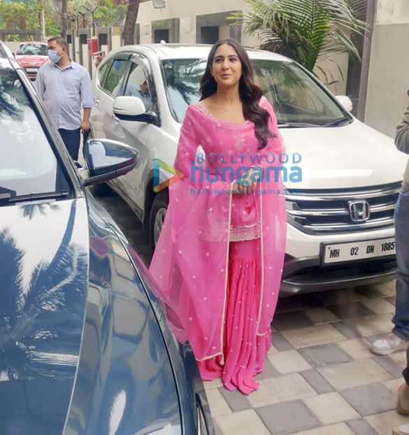 photos sara ali khan spotted at t series office in andheri 2