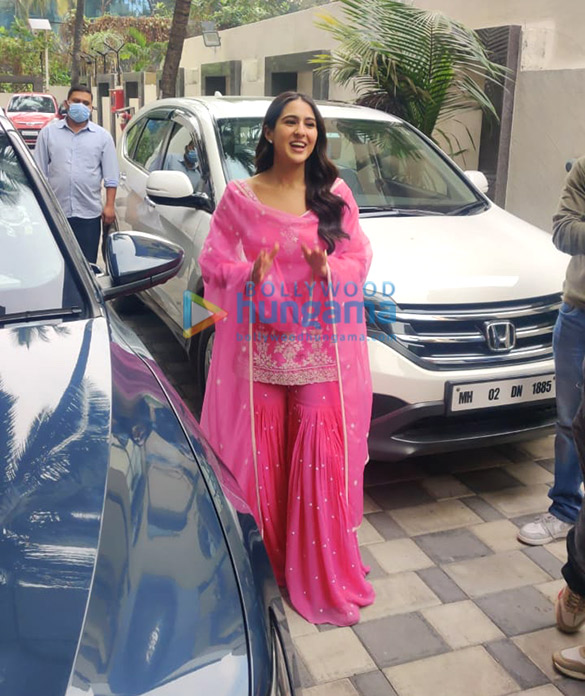 Photos: Sara Ali Khan spotted at T-Series office in Andheri Photos: Sara Ali Khan spotted at T-Series office in Andheri