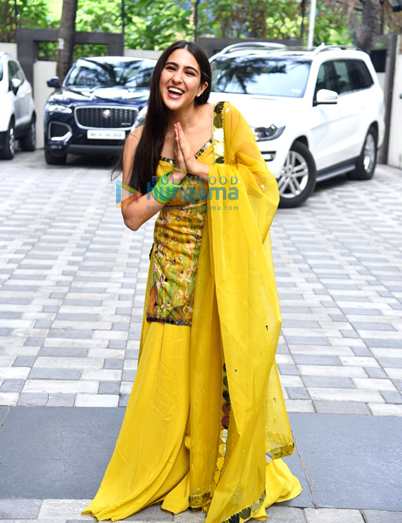 photos sara ali khan spotted promoting atrangi re at t series office 3