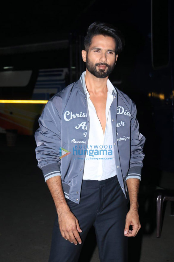 photos shahid kapoor and mrunal thakur snapped promoting their film jersey 1 2