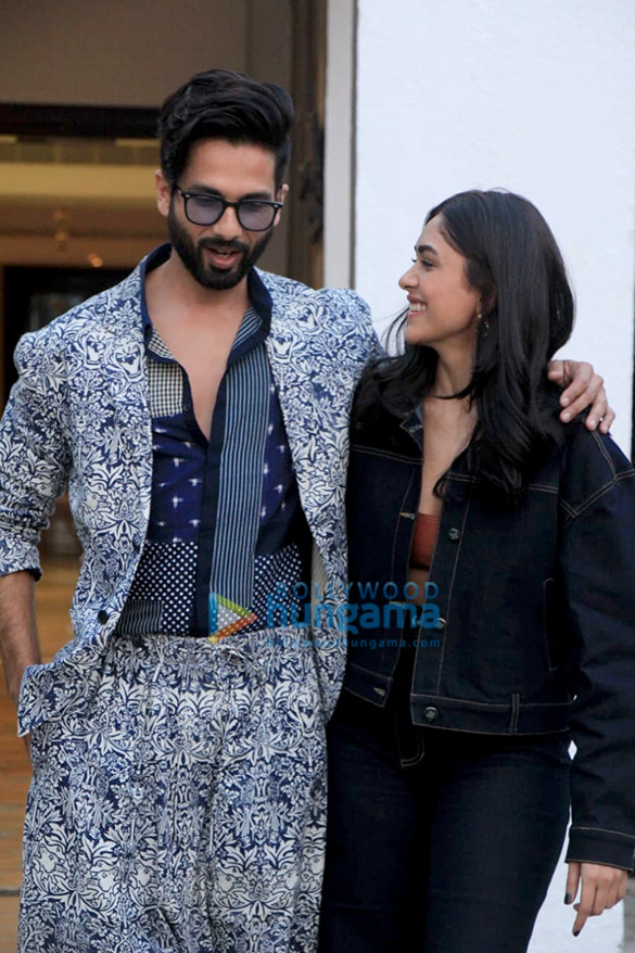photos shahid kapoor and mrunal thakur snapped promoting their film jersey 1