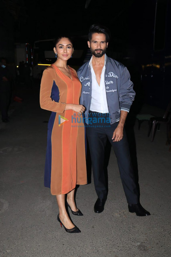 photos shahid kapoor and mrunal thakur snapped promoting their film jersey 6 2