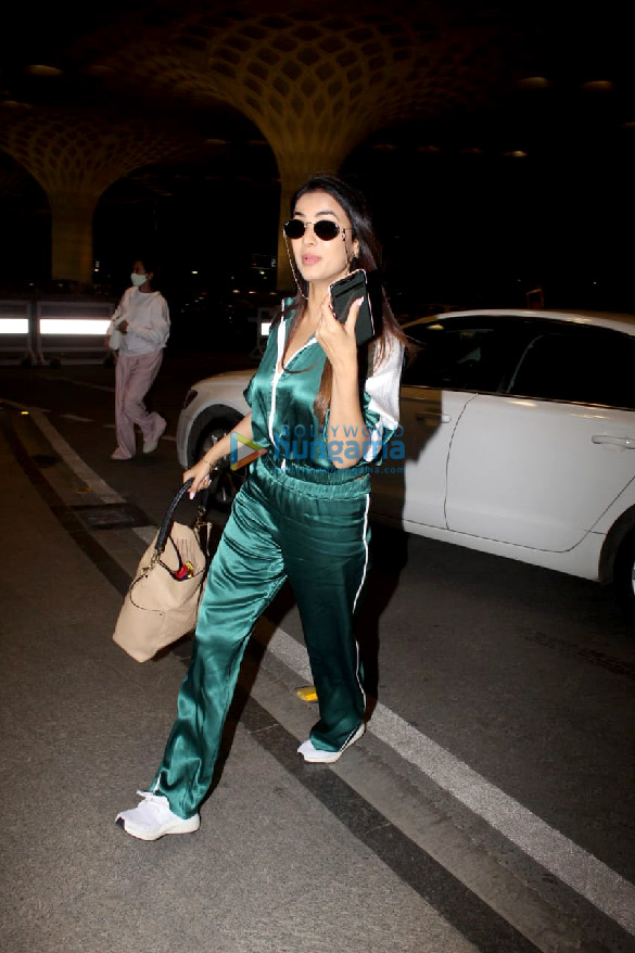 Photos: Sonal Chauhan and Vijay Deverakonda snapped at the airport Photos: Sonal Chauhan and Vijay Deverakonda snapped at the airport