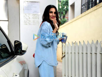 Photos: Sonnalli Seygall spotted in Bandra