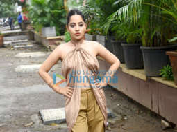 Photos: Urfi Javed snapped at Yazu – Pan Asian Supper Club, Andheri