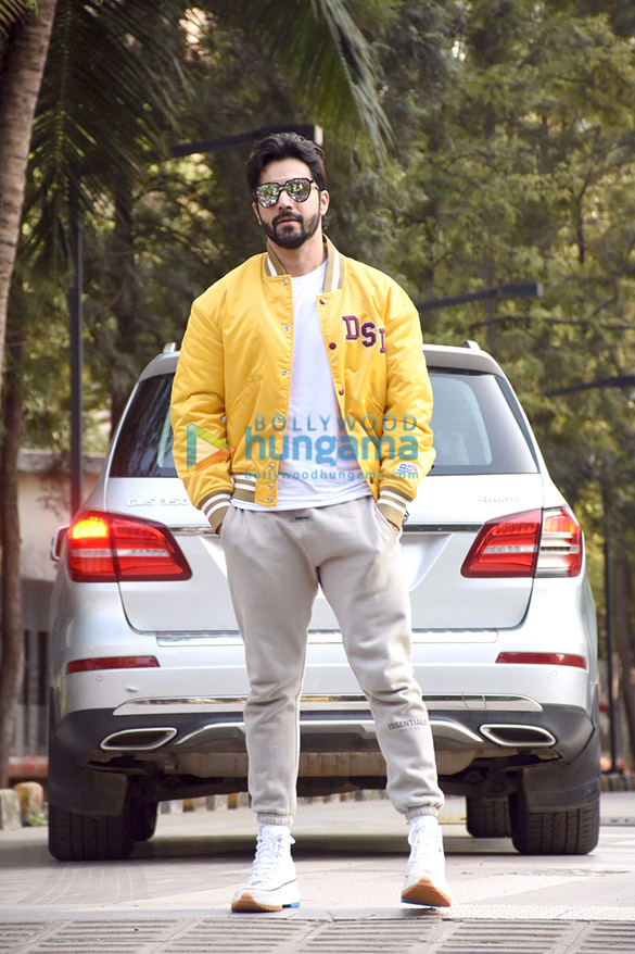 photos varun dhawan snapped at dharma office in andheri 2