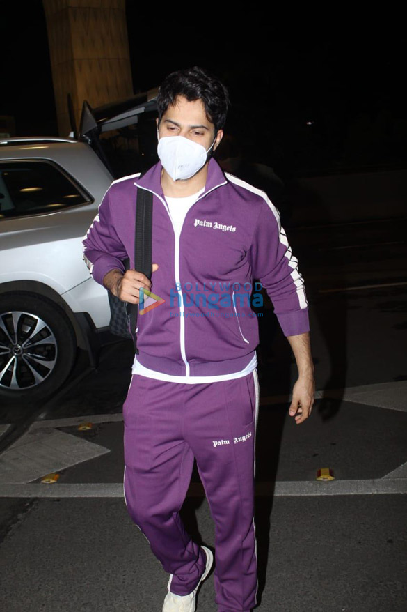 photos varun dhawan snapped at the airport 3