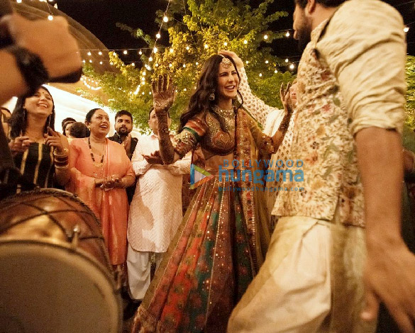 photos vicky kaushal and katrina kaif snapped during their mehendi ceremony in rajasthan1 4