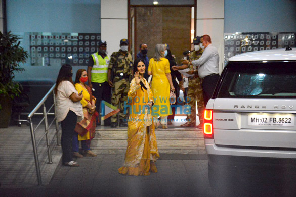 photos vicky kaushal and katrina kaif spotted at kalina airport 6