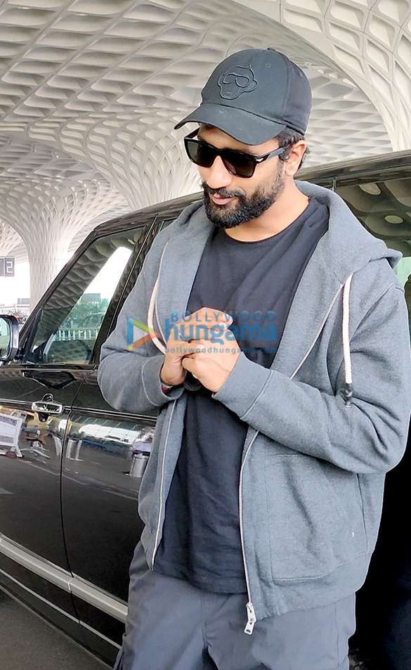 photos vicky kaushal snapped at the airport 3