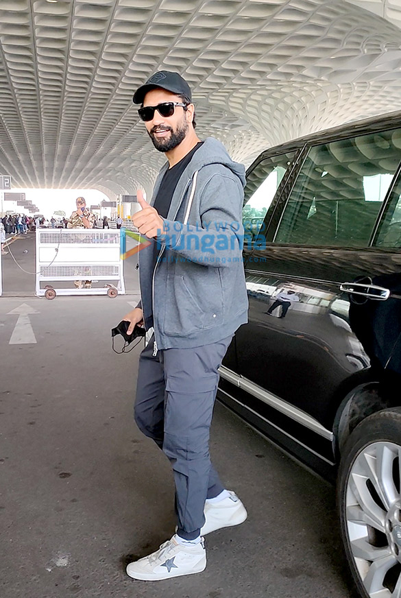 photos vicky kaushal snapped at the airport 4
