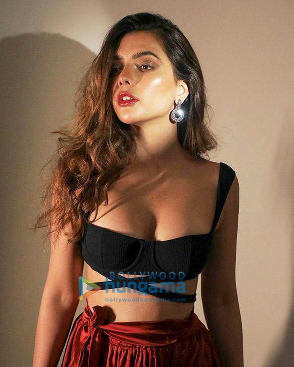ruhi singh 1 40