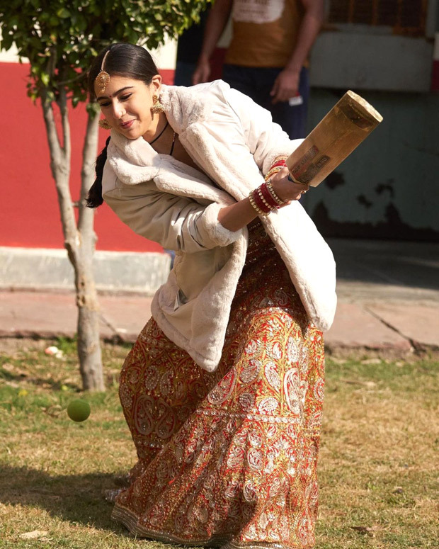 Sara Ali Khan plays cricket in bridal look in behind-the-scenes photos of Atrangi Re 
