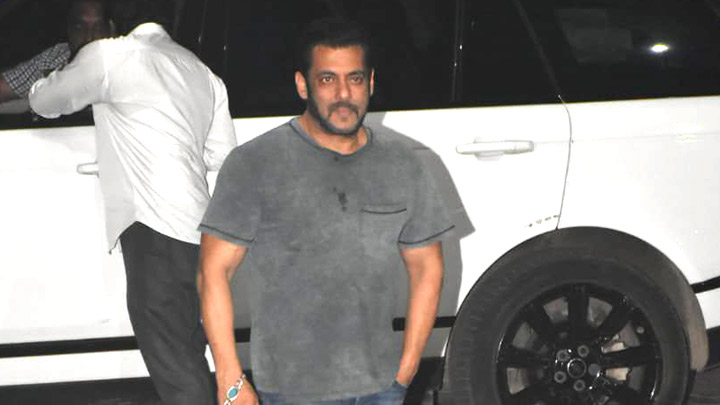 Spotted Salman Khan With His Da Bangg The Tour Reloaded Team At Mumbai Airport Bollywood Hungama