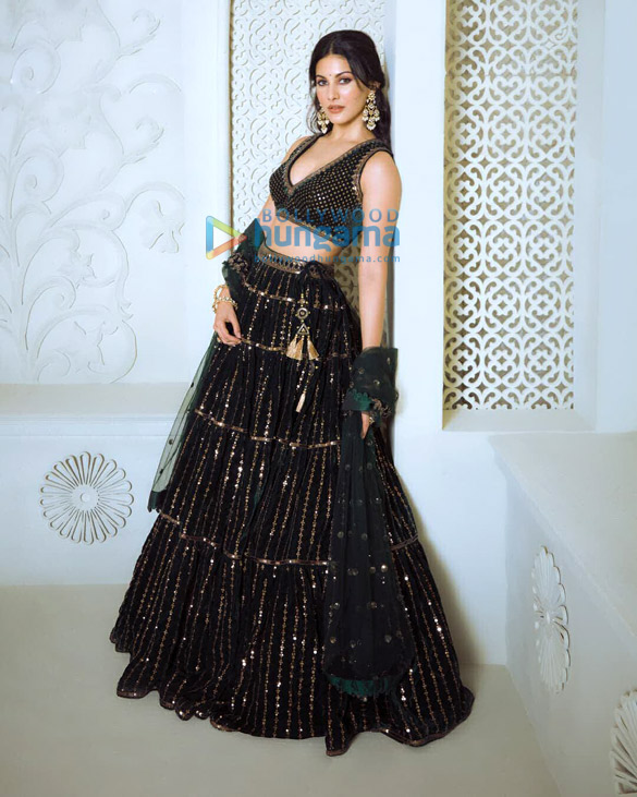 amyra dastur 6 4