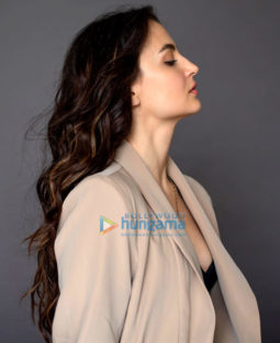 Celeb Photos Of Elli AvrRam