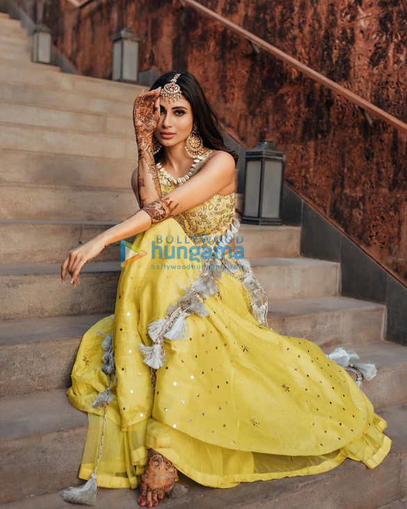 mouni roy 2 73
