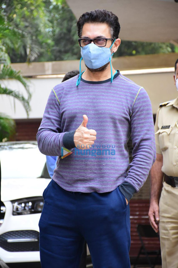 photos aamir khan spotted in bandra 1 4