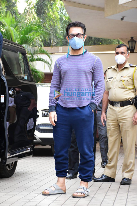 photos aamir khan spotted in bandra 3 4