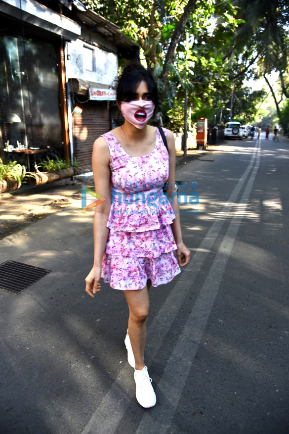 photos adah sharma snapped in juhu 2