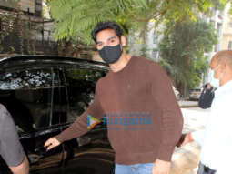 Photos: Ahan Shetty and Suniel Shetty spotted at Hakim Aalim salon in Khar
