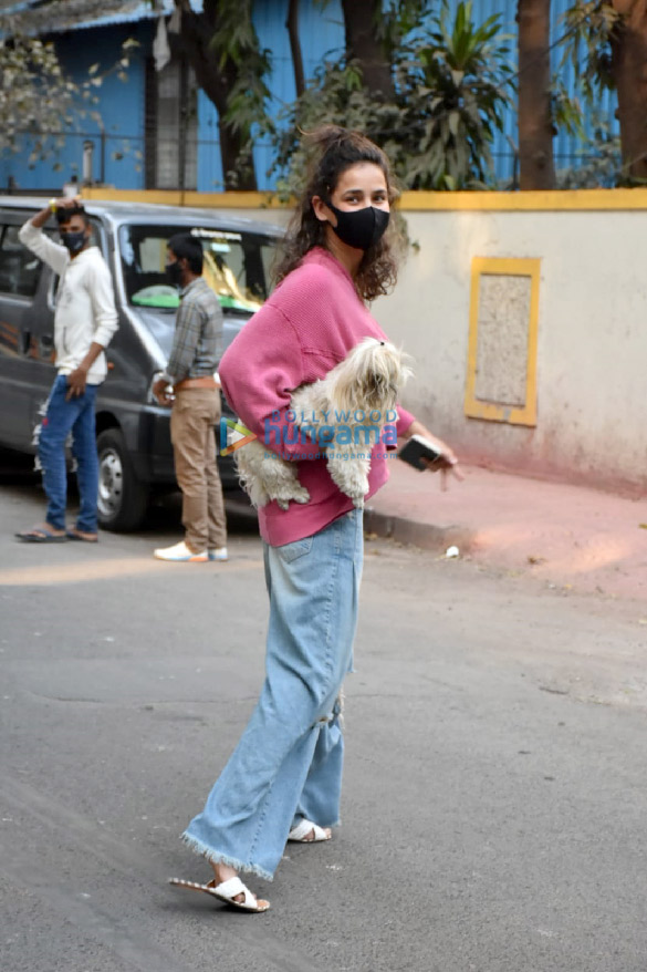 photos aisha sharma with pet spotted at a clinic 4