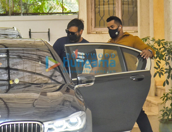 photos ajay devgn spotted outside a dubbing studio in juhu 5