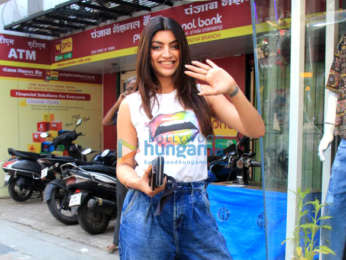Photos: Akanksha Puri snapped in Andheri
