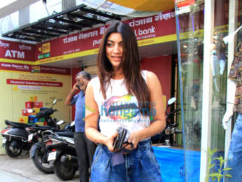 Photos: Akanksha Puri snapped in Andheri