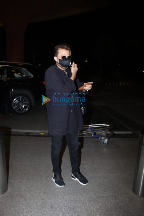 photos anil kapoor and aditya roy kapur snapped at the airport 5