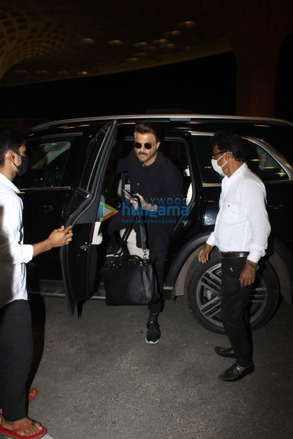 photos anil kapoor and aditya roy kapur snapped at the airport 6