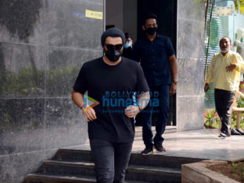 Photos: Arjun Kapoor snapped at a clinic in Santacruz