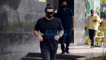 Photos: Arjun Kapoor snapped at a clinic in Santacruz