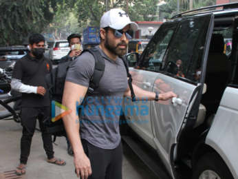 Photos: Emraan Hashmi spotted outside a gym in Bandra