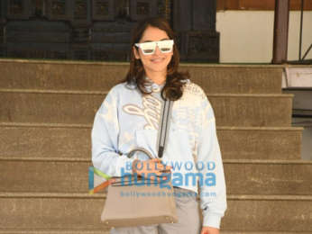 Photos: Isha Koppikar spotted in Bandra